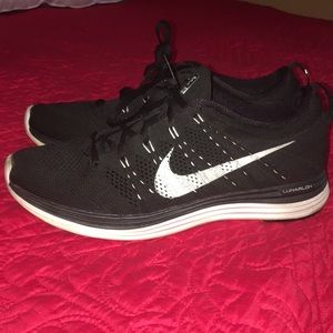 BARELY worn NIKE LUNARLON!!